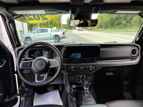 Used 2025 Jeep Wrangler Sahara w/ Safety Group image 24