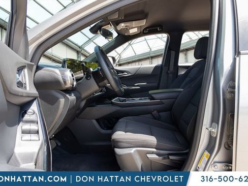 Used 2025 Chevrolet Equinox LT FWD image 3