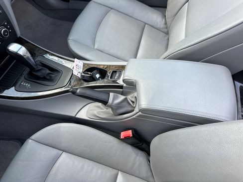 Used 2010 BMW 328i Convertible RWD image 28