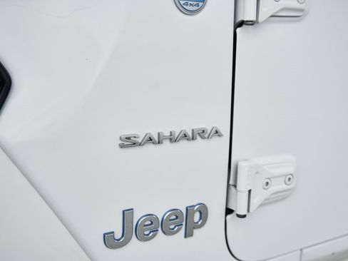 Used 2023 Jeep Wrangler Unlimited Sahara image 7