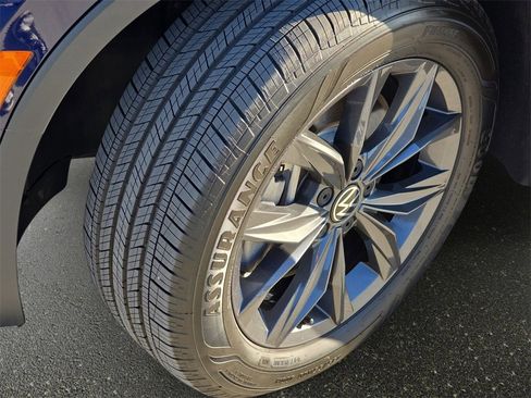 Used 2022 Volkswagen Tiguan SE image 36