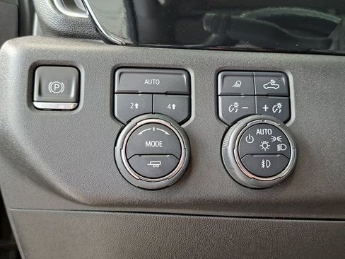 Used 2023 Chevrolet Silverado 1500 LTZ AWD/4WD image 12