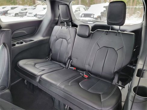 Certified 2023 Chrysler Pacifica Touring-L w/ S Appearance Package image 21