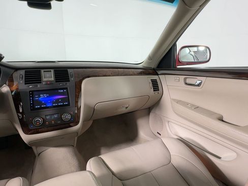 Used 2008 Cadillac DTS image 25