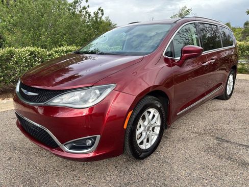 Used 2020 Chrysler Pacifica Touring-L FWD image 7
