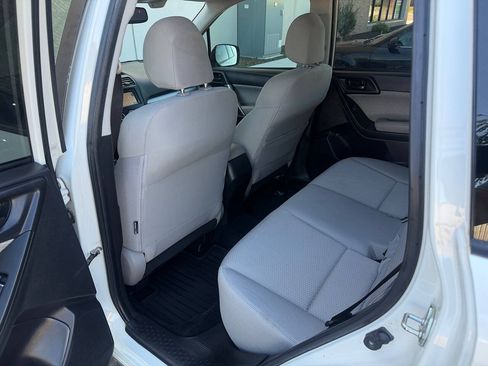 Used 2015 Subaru Forester 2.5i Premium AWD/4WD image 23