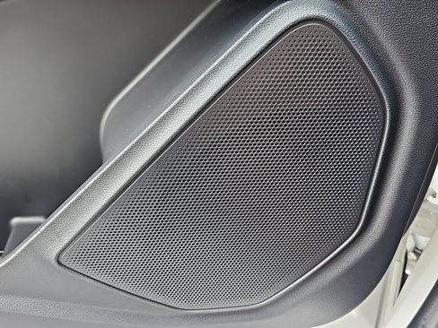 Used 2022 Ford Explorer XLT w/ Equipment Group 202A image 30