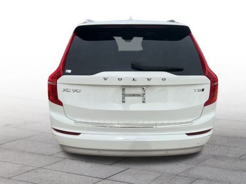 Used 2022 Volvo XC90 T5 Momentum w/ Protection Package image 5
