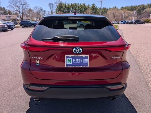 Used 2021 Toyota Venza LE w/ Carpet Mat Package (TMS) AWD/4WD image 4