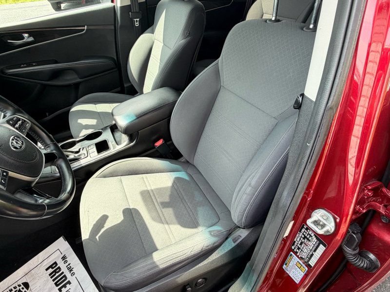 Used 2019 Kia Sorento AWD w/ LX Convenience Package image 12