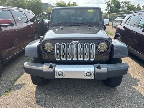 Used 2013 Jeep Wrangler Unlimited Sahara w/ Connectivity Group AWD/4WD image 23