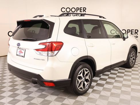 Used 2022 Subaru Forester Premium AWD/4WD image 21