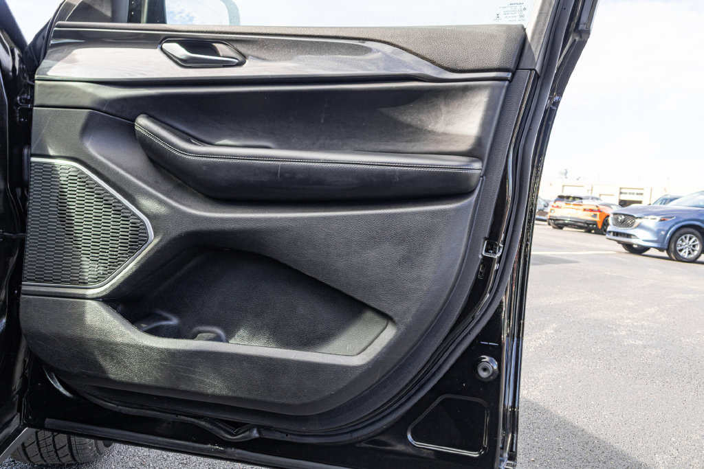 Used 2021 Jeep Grand Cherokee L Laredo AWD/4WD image 32
