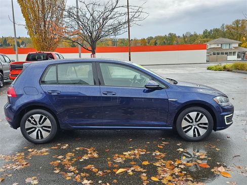 Used 2019 Volkswagen e-Golf SE w/ Driver Assistance Package image 4