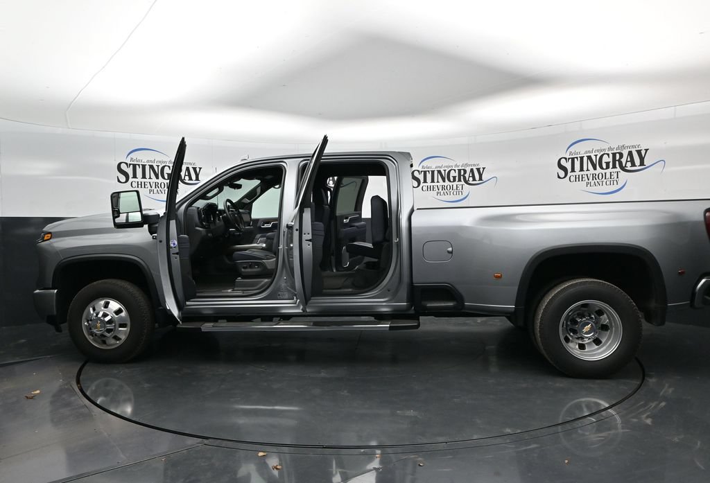 Used 2026 Chevrolet Silverado 3500 High Country w/ Technology Package AWD/4WD image 37