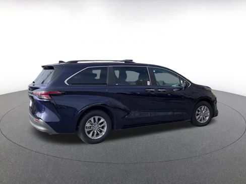 Used 2025 Toyota Sienna XLE image 15