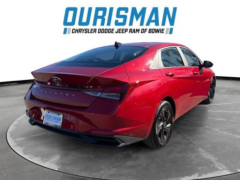 Used 2023 Hyundai Elantra SEL image 3