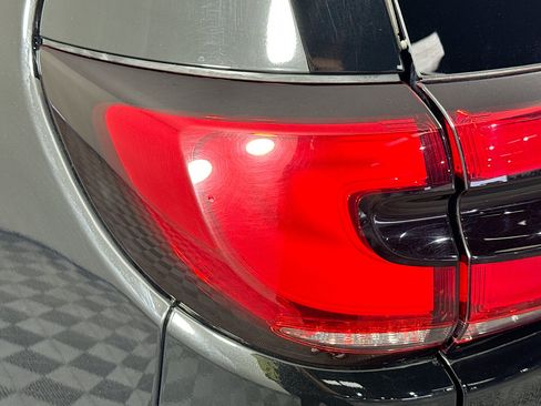 Used 2024 Chrysler Pacifica Touring-L FWD image 34
