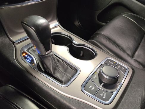 Used 2021 Jeep Grand Cherokee Overland AWD/4WD image 26