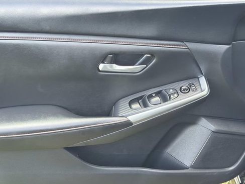 Used 2025 Nissan Sentra SR FWD image 17