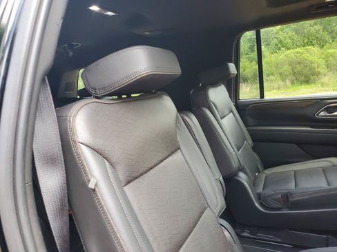 Used 2021 Chevrolet Suburban High Country w/ Premium Package AWD/4WD image 24