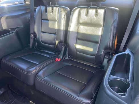 Used 2018 Ford Explorer Limited image 7