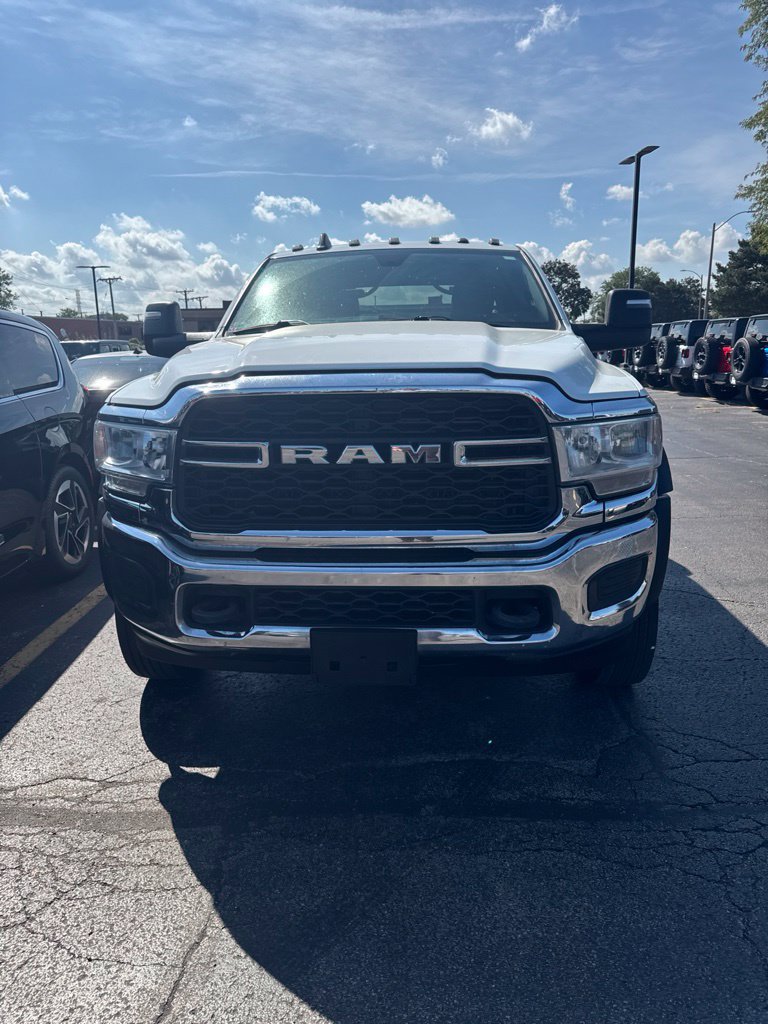 Used 2024 RAM 5500 Tradesman w/ Chrome Appearance Group AWD/4WD image 2