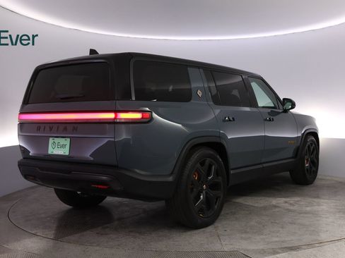 Used 2025 Rivian R1S Premium Dual AWD/4WD image 3