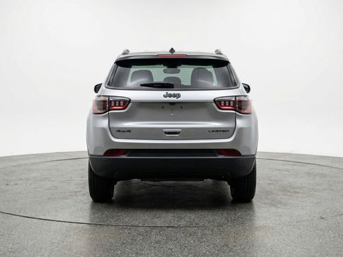 Used 2025 Jeep Compass Trailhawk AWD/4WD image 7