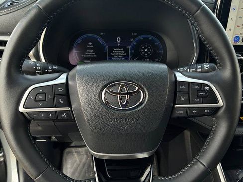 Certified 2026 Toyota Highlander Platinum AWD/4WD image 24