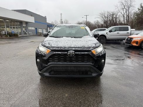 Used 2019 Toyota RAV4 XLE image 4
