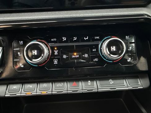 Used 2023 GMC Sierra 1500 AT4 w/ Technology Package image 32