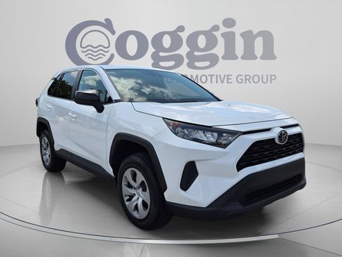Used 2022 Toyota RAV4 LE FWD image 8