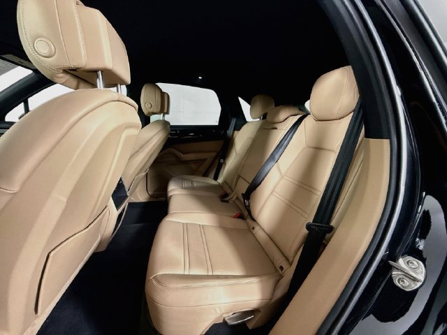 Used 2021 Porsche Cayenne AWD/4WD image 23