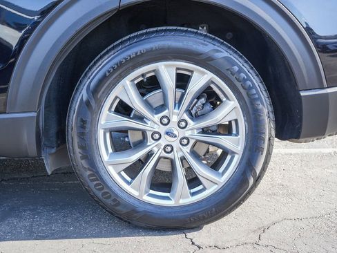 Used 2021 Ford Explorer XLT w/ Equipment Group 202A AWD/4WD image 10