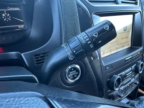 Used 2018 Ford Explorer XLT w/ Equipment Group 202A image 25