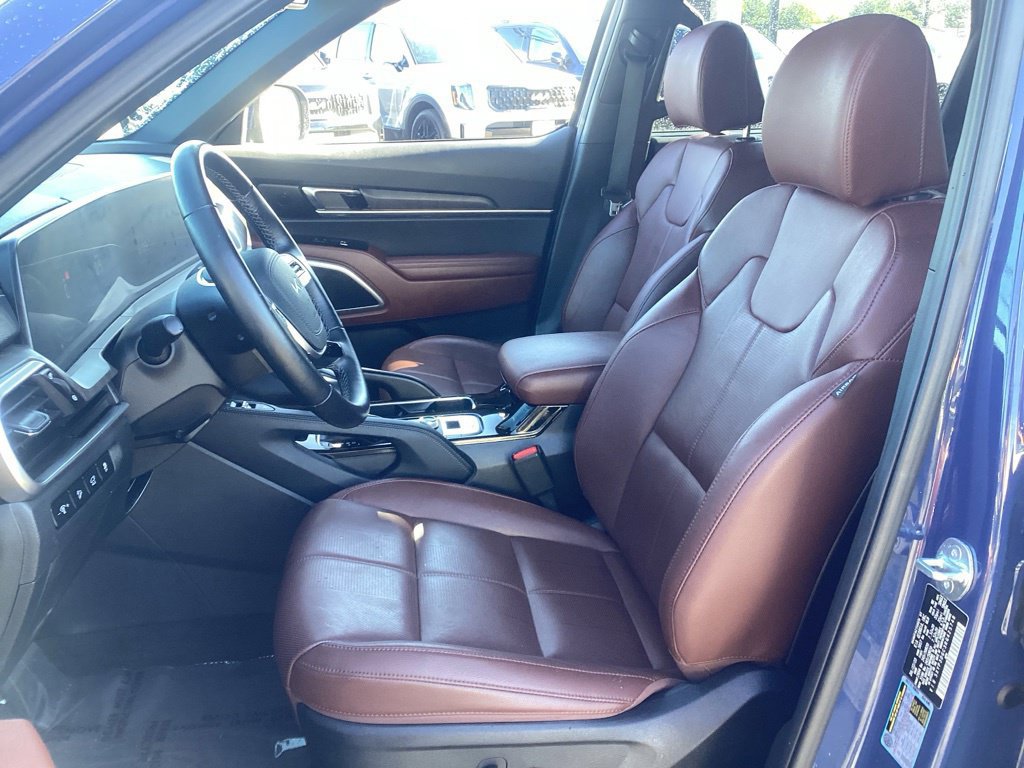 Used 2024 Kia Telluride EX w/ EX Captain's Chair Package AWD/4WD image 14