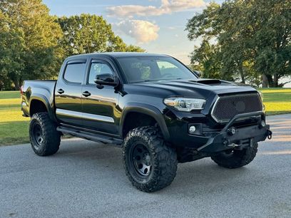 Used 2017 Toyota Tacoma TRD Off-Road w/ Tow Package (A/T)