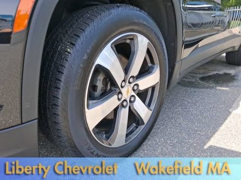 Used 2023 Chevrolet Traverse LT w/ LT Premium Package AWD/4WD image 5