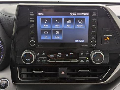 Used 2021 Toyota Highlander L image 29
