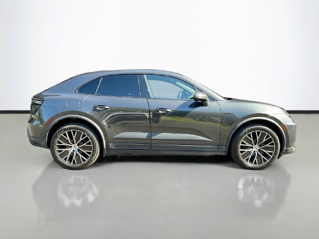 Certified 2025 Porsche Macan 4 Electric AWD/4WD image 8