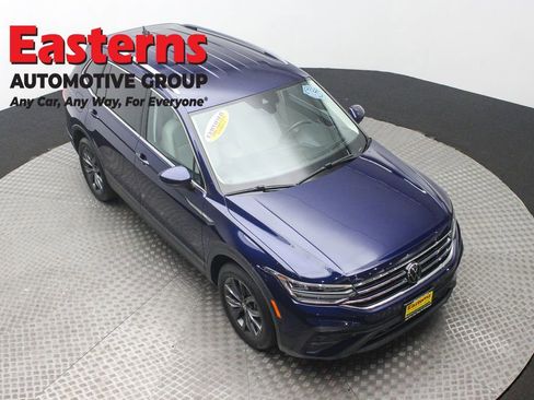 Used 2022 Volkswagen Tiguan SE image 3