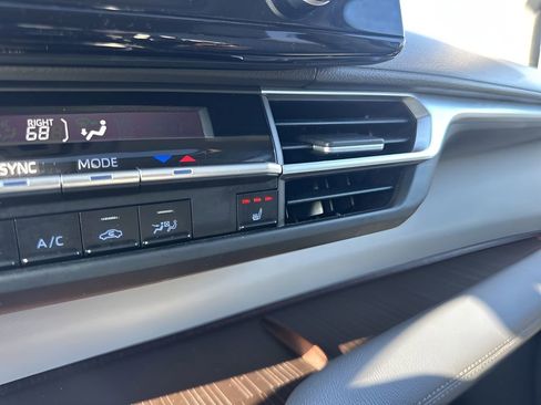 Used 2024 Toyota Sienna XLE image 23