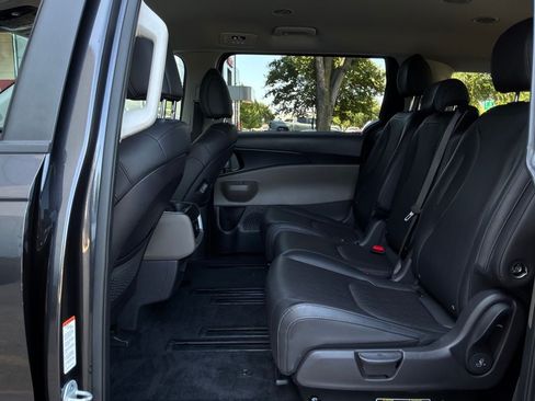 Used 2026 Kia Carnival FWD image 12