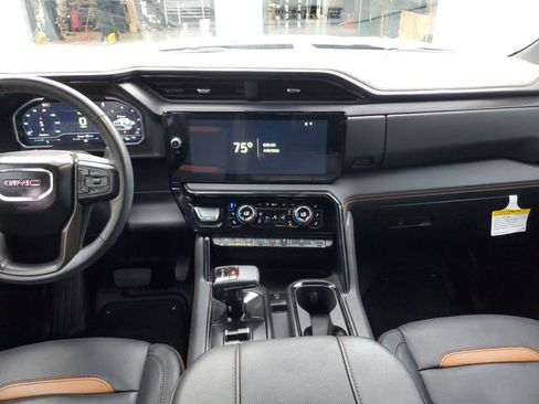 Used 2024 GMC Sierra 1500 AT4 w/ Technology Package AWD/4WD image 14
