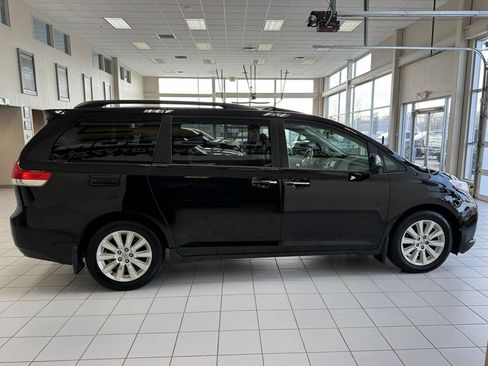 Used 2014 Toyota Sienna XLE w/ Entertainment Package image 59