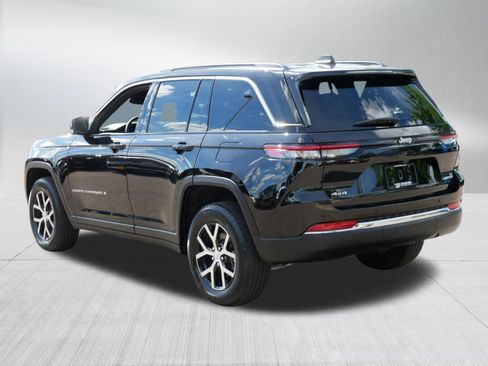 Used 2025 Jeep Grand Cherokee Limited w/ Trailer Tow Package AWD/4WD image 5