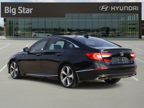 Used 2018 Honda Accord Touring image 3