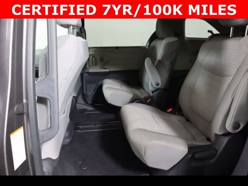 Used 2024 Toyota Sienna LE image 14