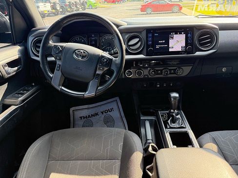 Used 2018 Toyota Tacoma TRD Off-Road AWD/4WD image 12